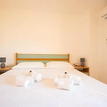 Con Piscina E Parcheggio Privato Vicino Al Mare