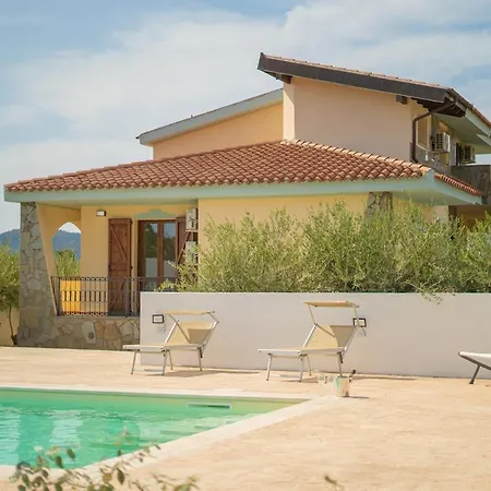 Con Piscina E Parcheggio Privato Vicino Al Mare *