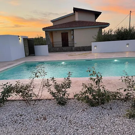 Con Piscina E Parcheggio Privato Vicino Al Mare